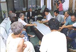 정진석 대주교, 방한중인 프랑스 뤼펙본당 신자와 환담